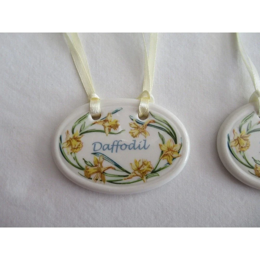 Lot 2x Longaberger Collector Club May Series Daffodil Basket Tie-Ons 23587